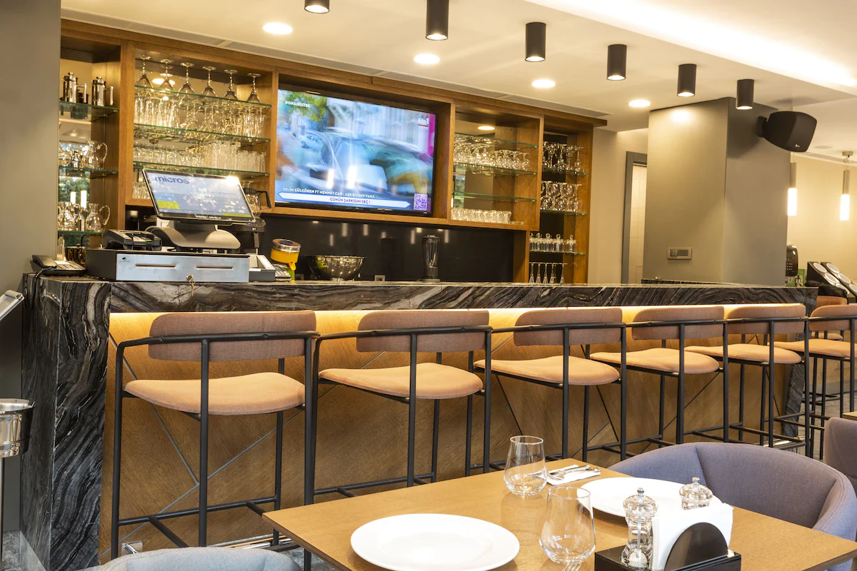 رستوران هتل رادیسون استانبول هاربیه